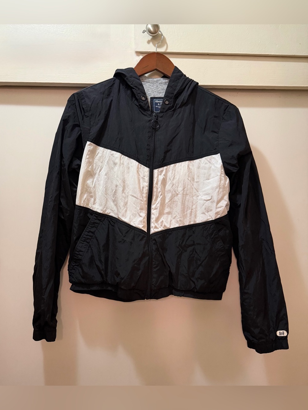 Abercrombie & Fitch Hooded Chevron Windbreaker Jacket